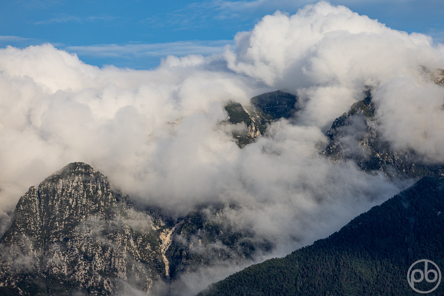 Fotokunst, Photo Art, Fine Art, Wandbilder, Wall Art, Wolken, Berge, blauer Himmel, Gardasee, Monte Baldo