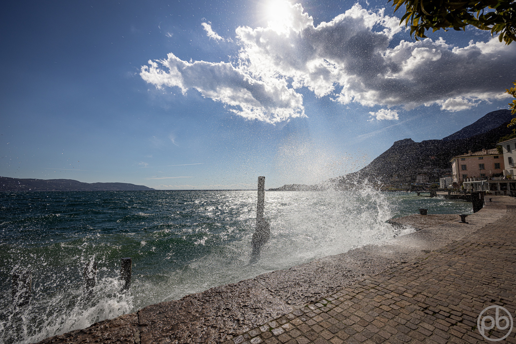 Natur, Fotokunst, Photo Art, Fine Art, Wandbilder, Wall Art, Wolken, Berge, blauer Himmel, Gardasee, Gargnano, Wolken