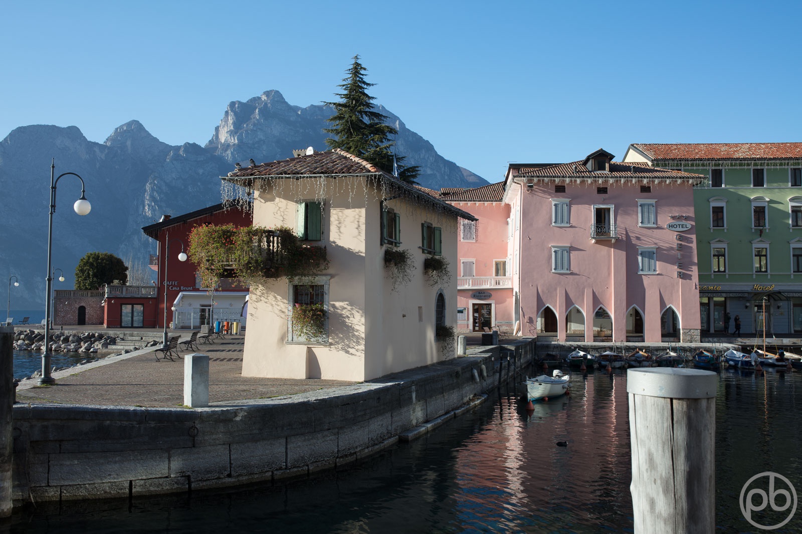 Fotokunst, Photo Art, Fine Art, Wandbilder, Wall Art, Mediterran, Gardasee, Torbole, Zollhaus, See, Berg